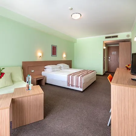 Jeravi Hotel 4*