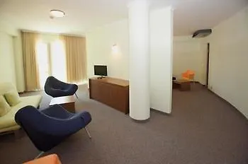 Jeravi Hotel